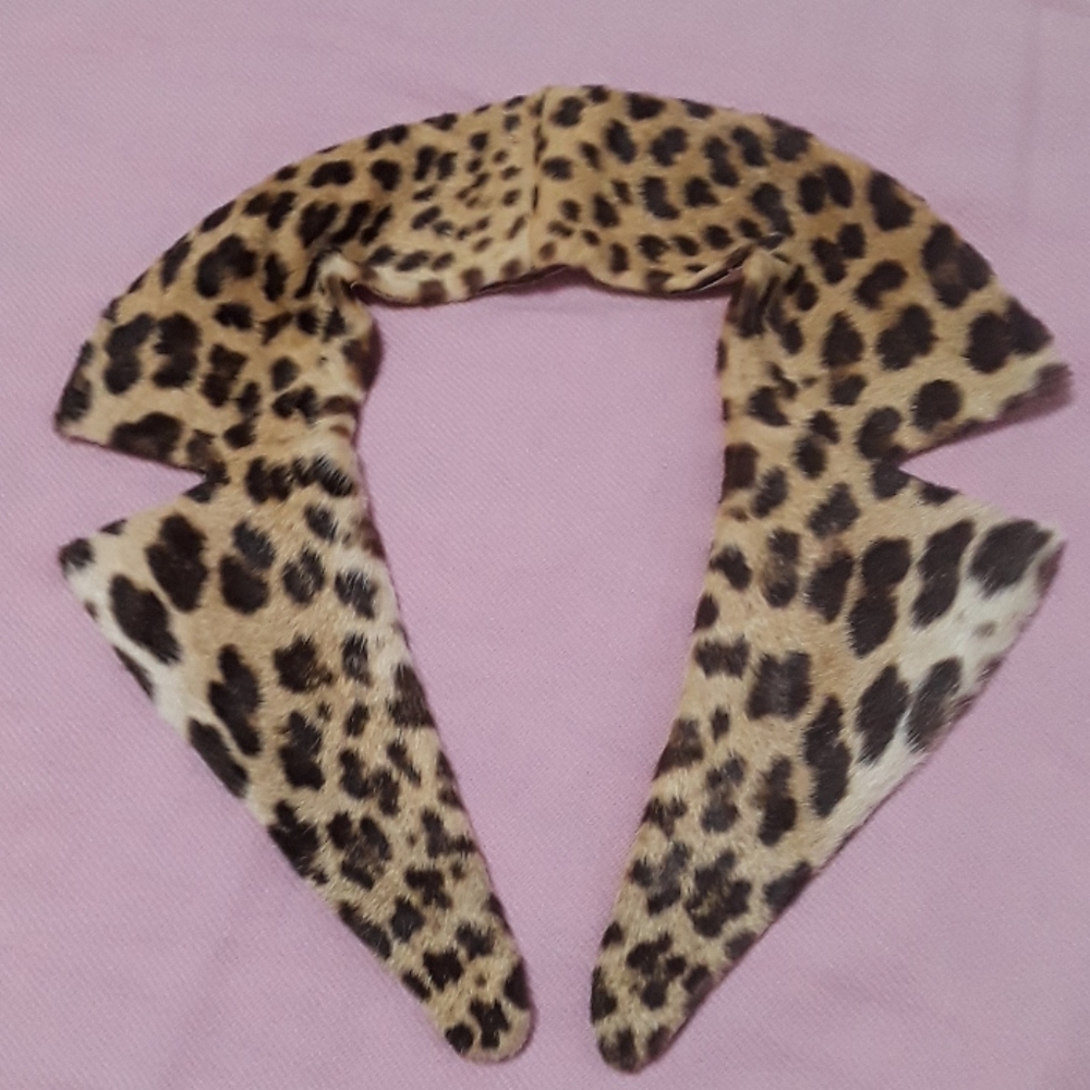 Detachable leopard print ponyskin vintage collar